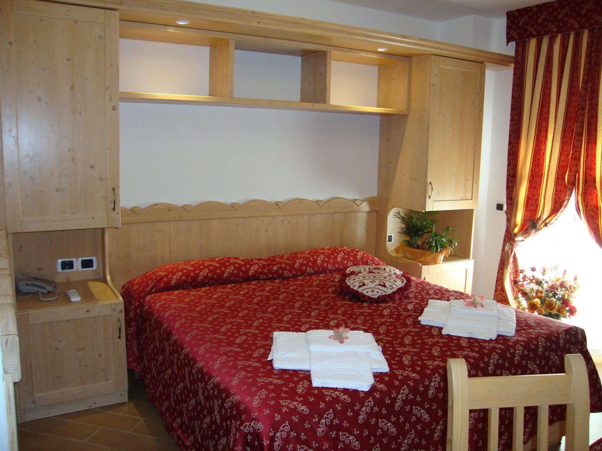 Hotel San Lorenzo San Lorenzo Dorsino Esterno foto